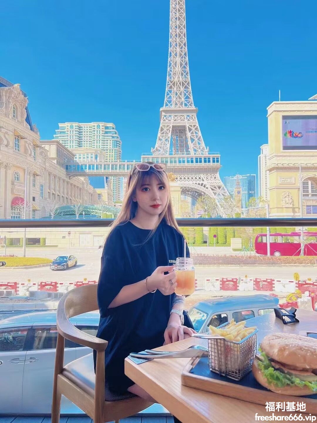 网红穿秋裤的猫等4位美女图影泄密31P/25V/313M